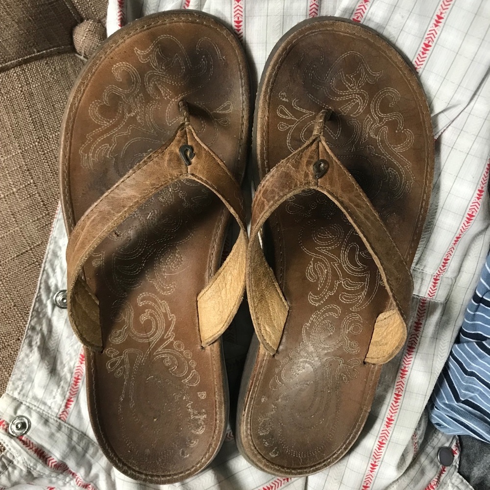 Olukai sandals. gently worn. Sz 7.5/8